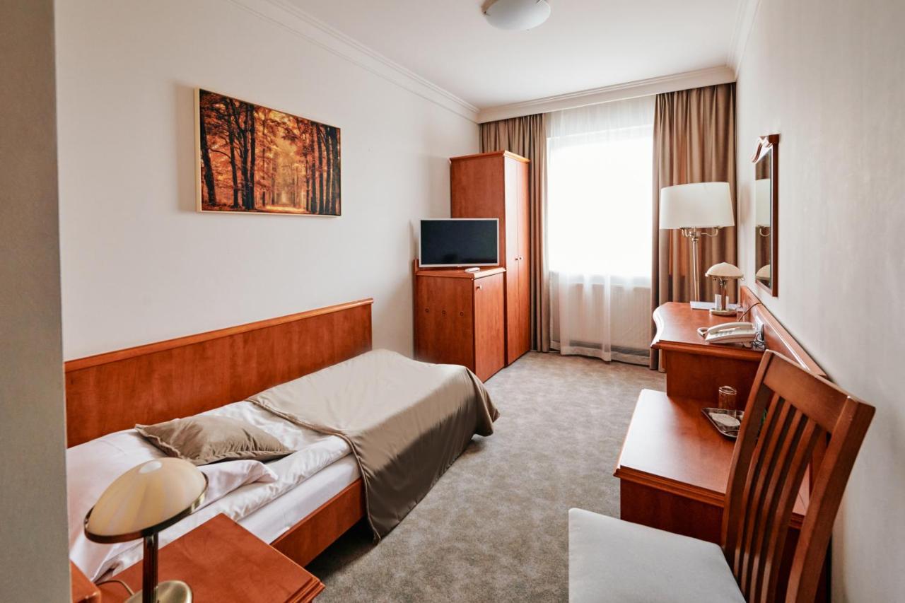 Bialy Dom Henlex Hotel Restauracja Poznań Exteriör bild