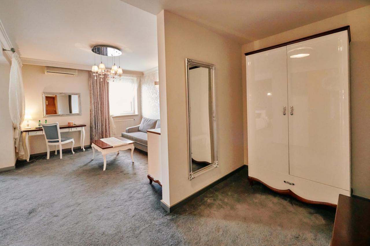Bialy Dom Henlex Hotel Restauracja Poznań Exteriör bild