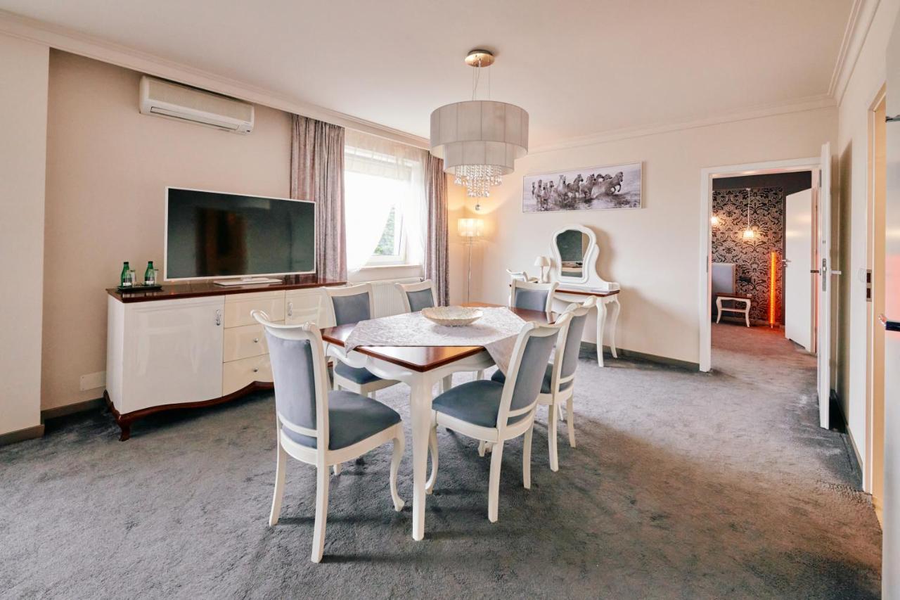 Bialy Dom Henlex Hotel Restauracja Poznań Exteriör bild