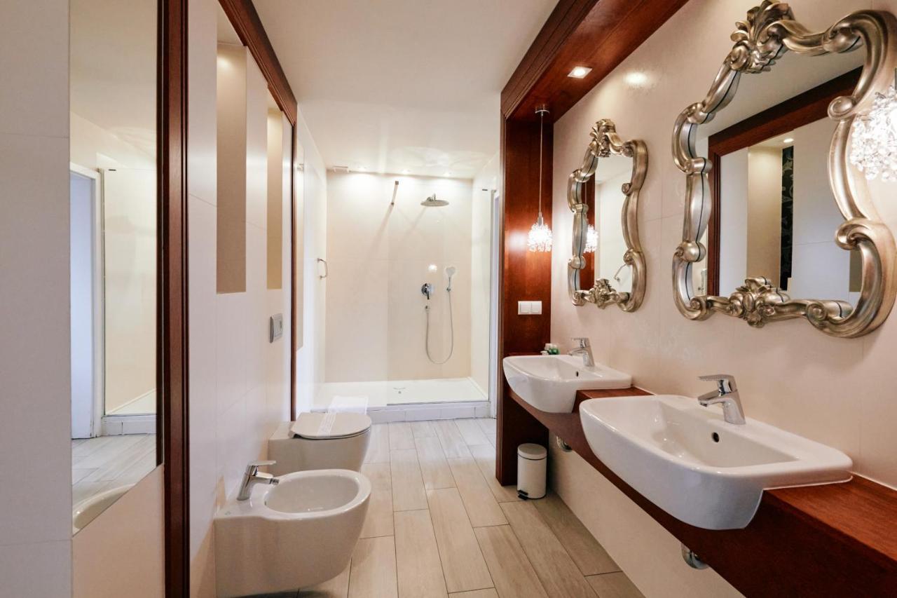 Bialy Dom Henlex Hotel Restauracja Poznań Exteriör bild