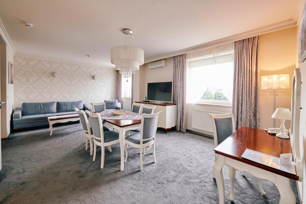 Bialy Dom Henlex Hotel Restauracja Poznań Exteriör bild