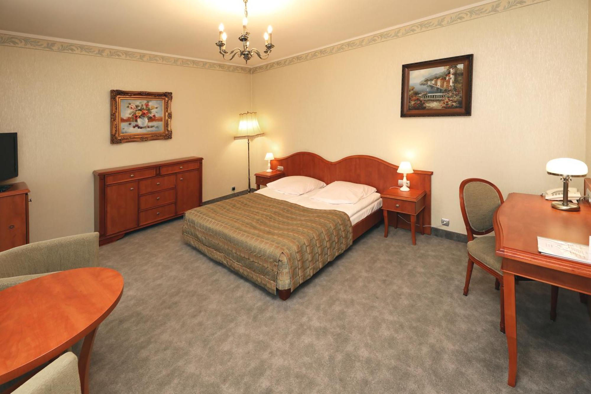 Bialy Dom Henlex Hotel Restauracja Poznań Exteriör bild