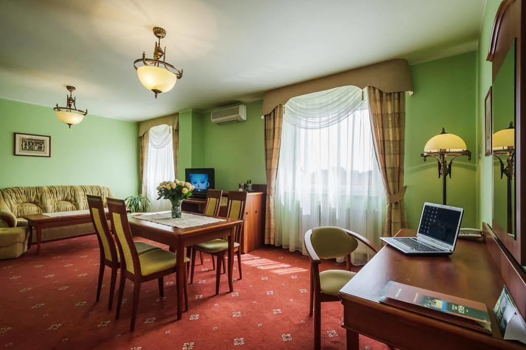 Bialy Dom Henlex Hotel Restauracja Poznań Exteriör bild