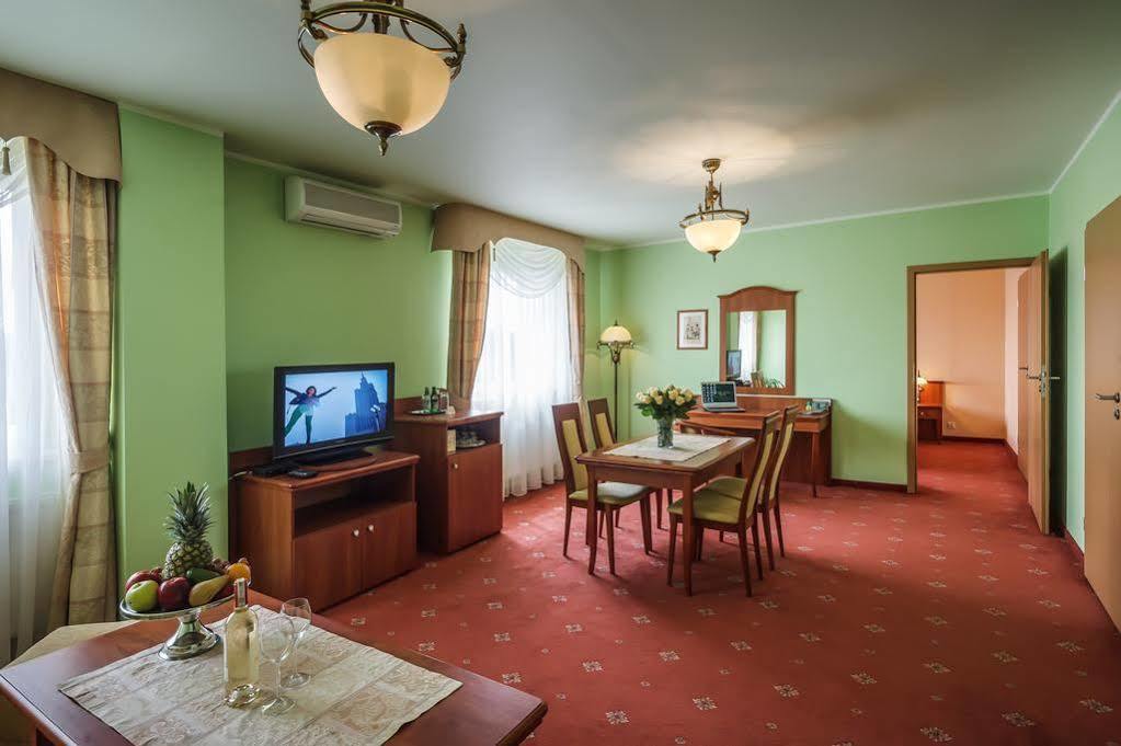Bialy Dom Henlex Hotel Restauracja Poznań Exteriör bild